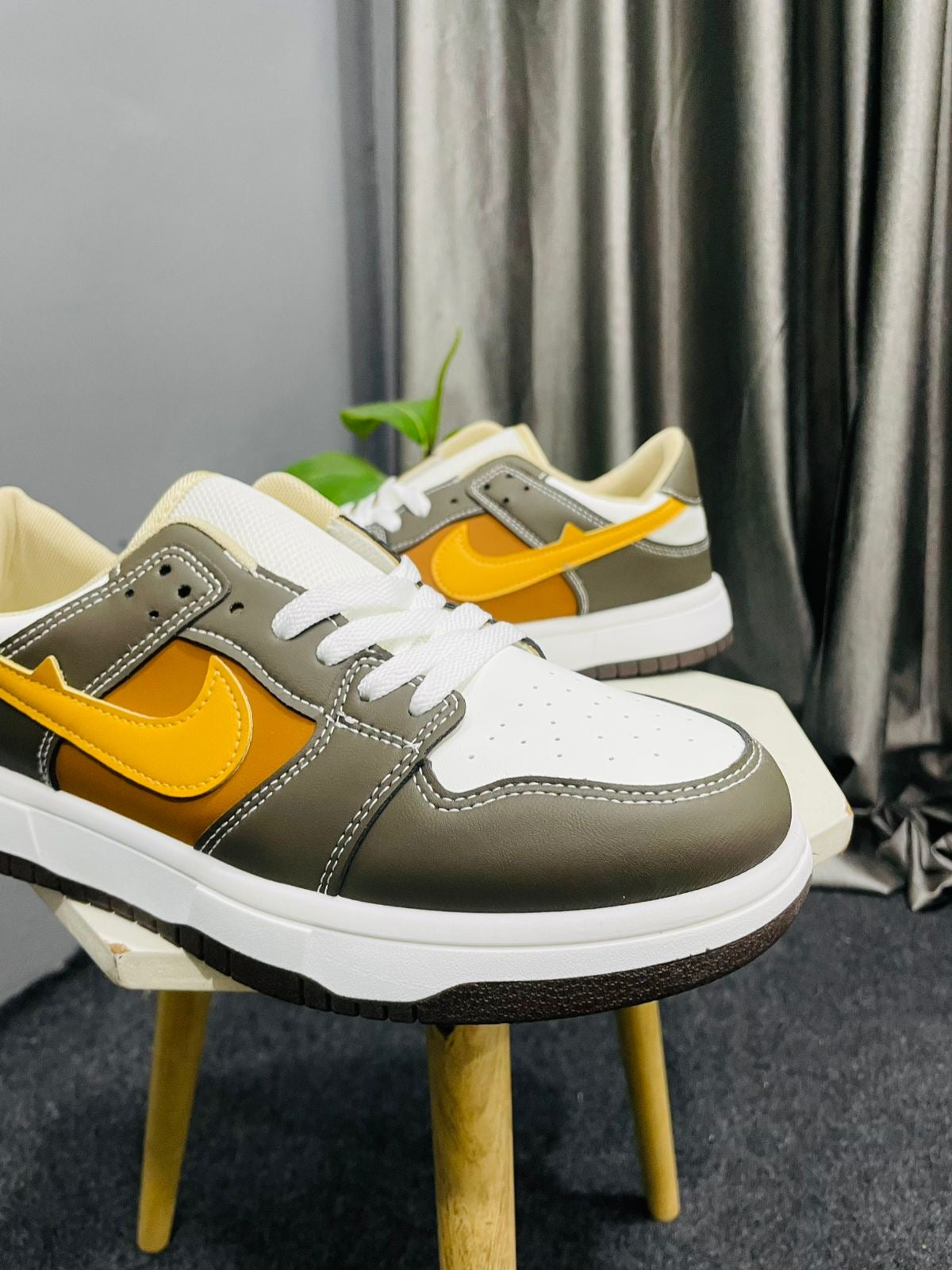 Men's Brown & Orange Low-Top Casual Sneakers - Retro Style Everyday Shoes