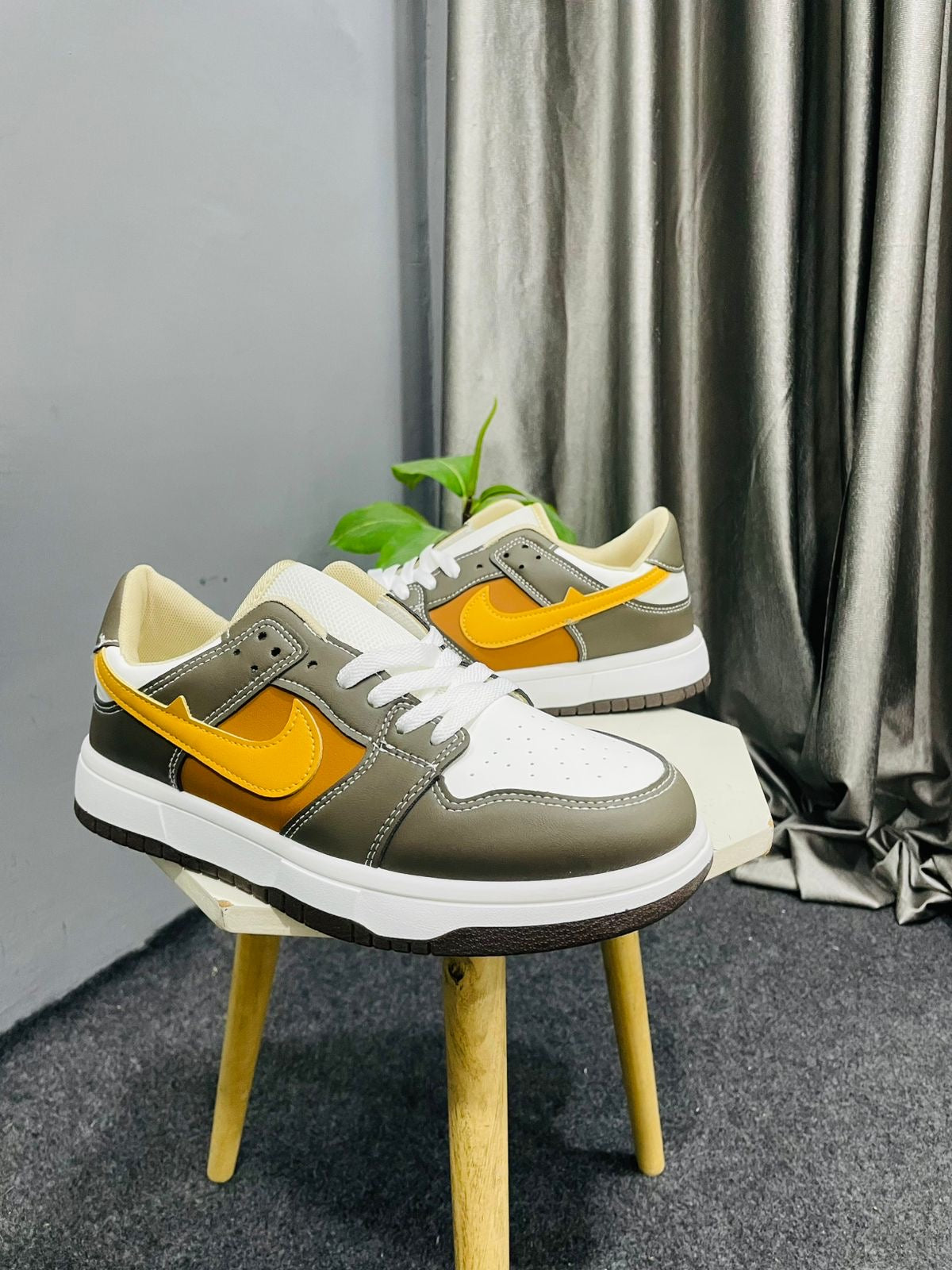 Men's Brown & Orange Low-Top Casual Sneakers - Retro Style Everyday Shoes