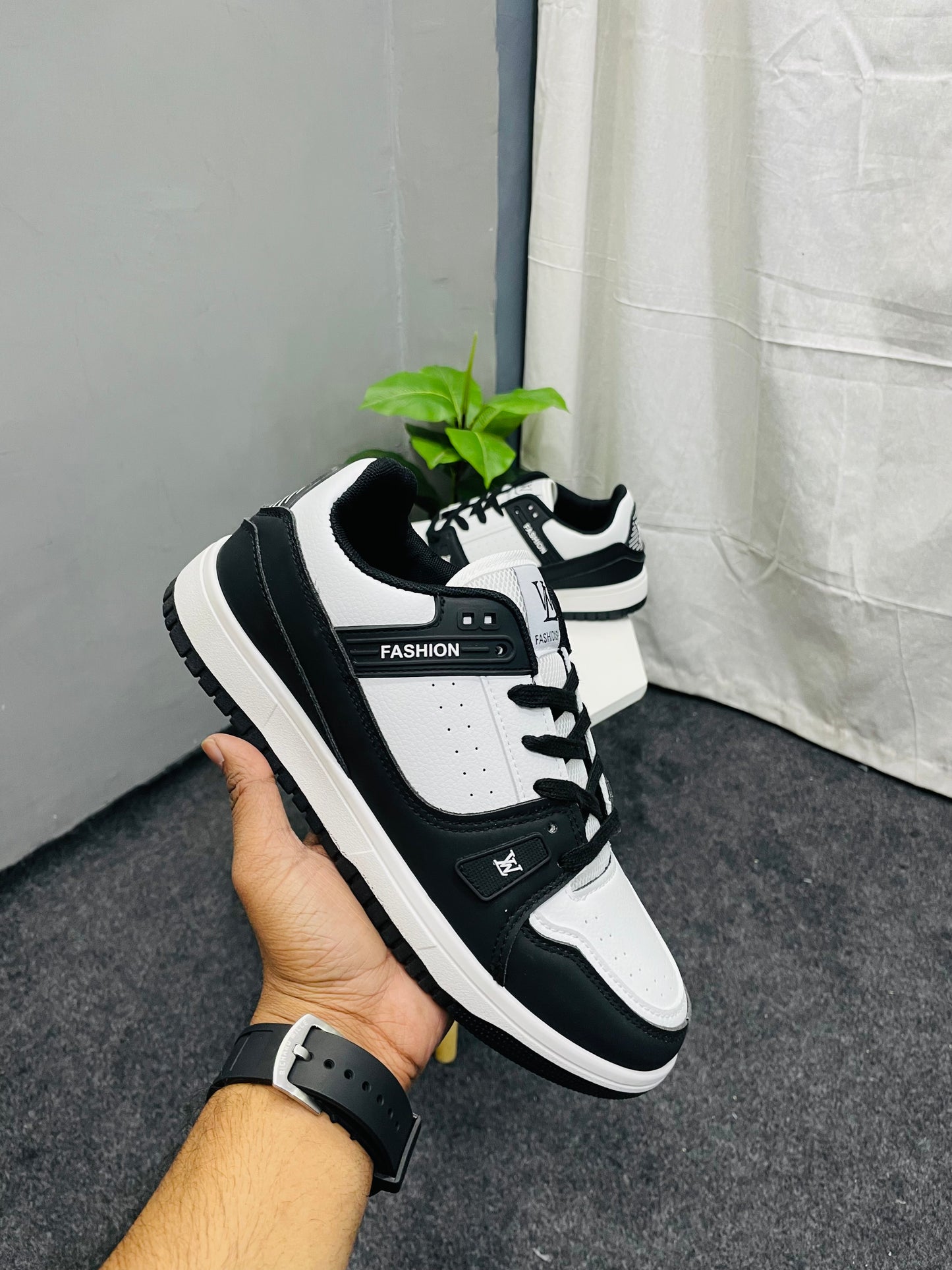 Men’s Lace-Up Black White Best Selling Sneakers