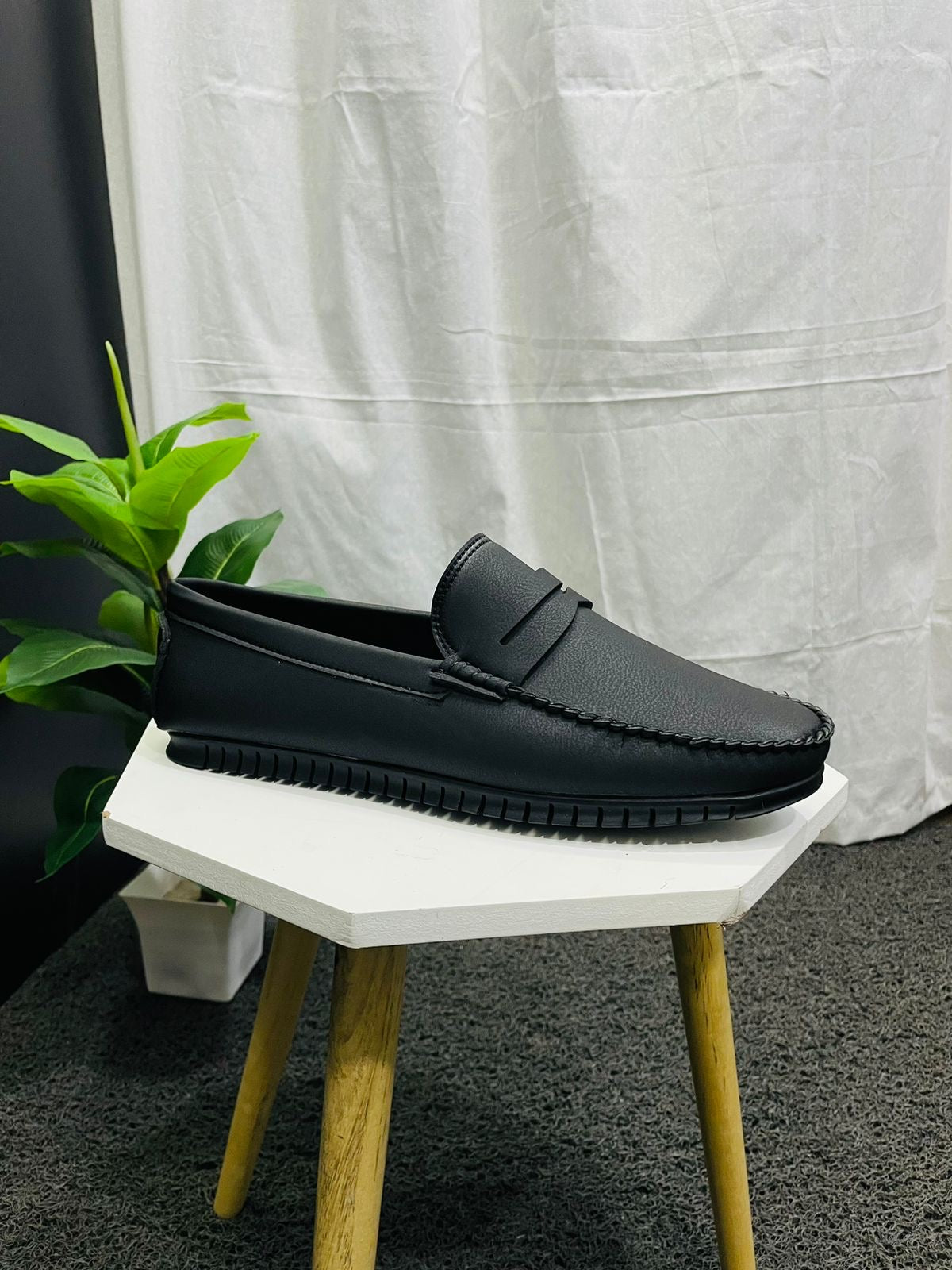 Men’s Simple Black Causal Loafers