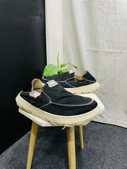 Black Slip-On Shoes with White Stitching and Off-White Sole – Elegant and Versatile