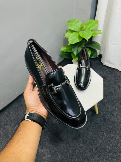 MEN’S BLACK COLOUR LATEST SLIP ON WITH METAL ACCENT