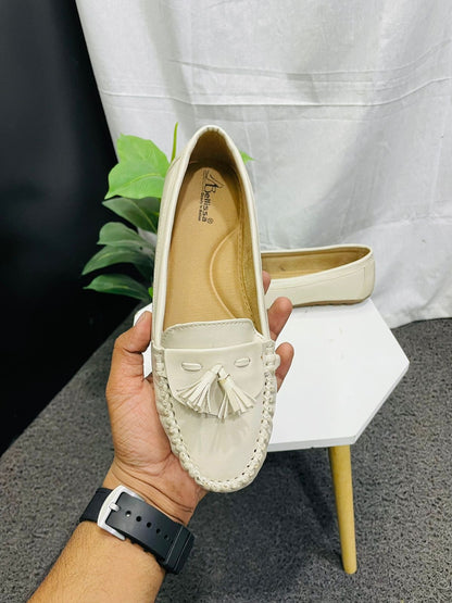 Off White Round-Toe Loafers with Metal Accent