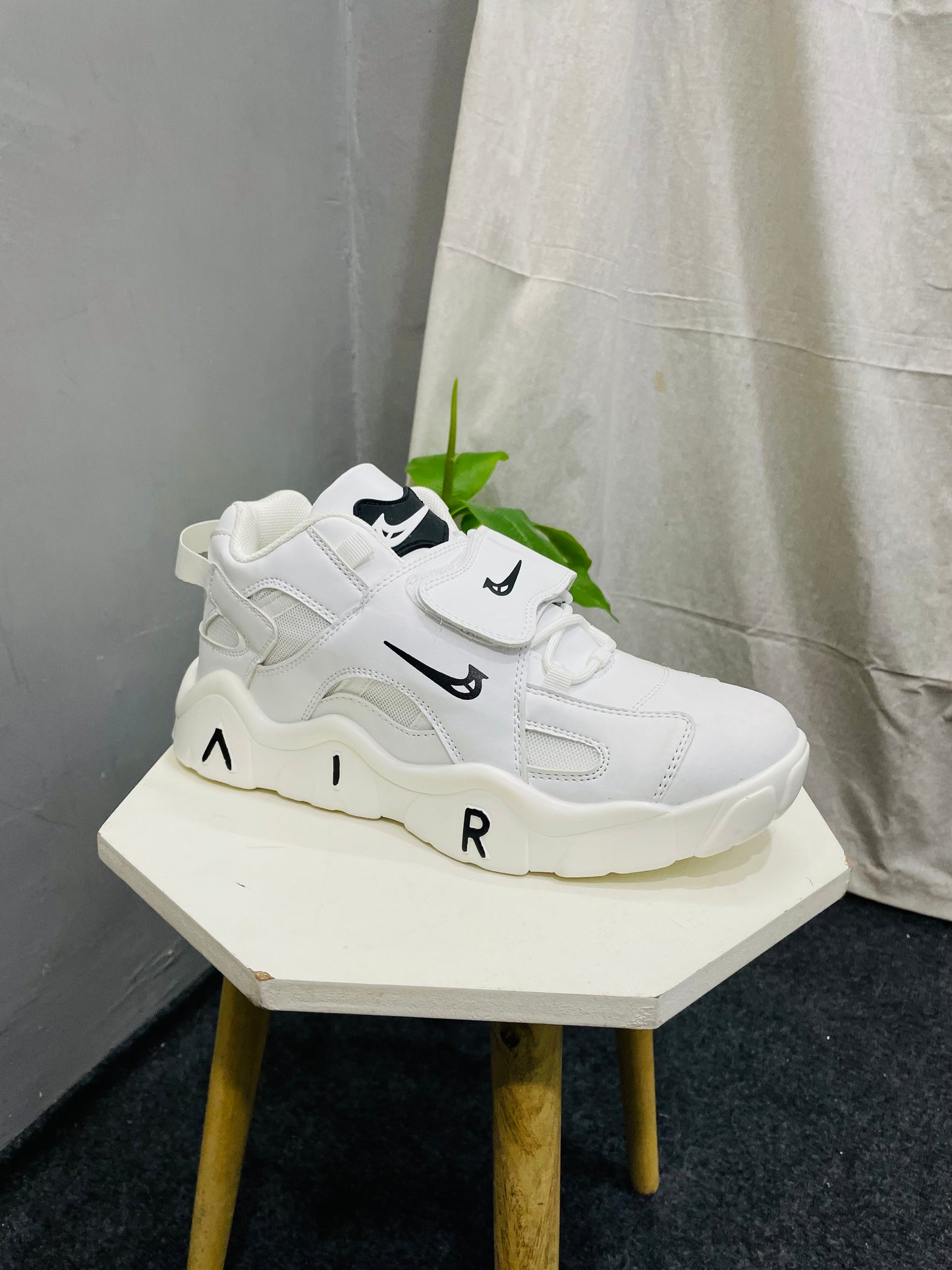 Men’s Mid Top White Lightweight Sneakers