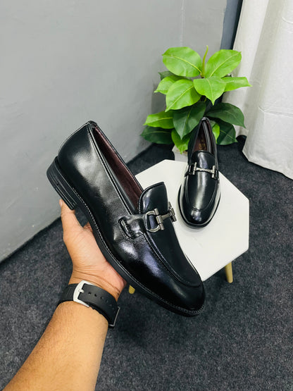 MEN’S BLACK COLOUR LATEST SLIP ON WITH METAL ACCENT