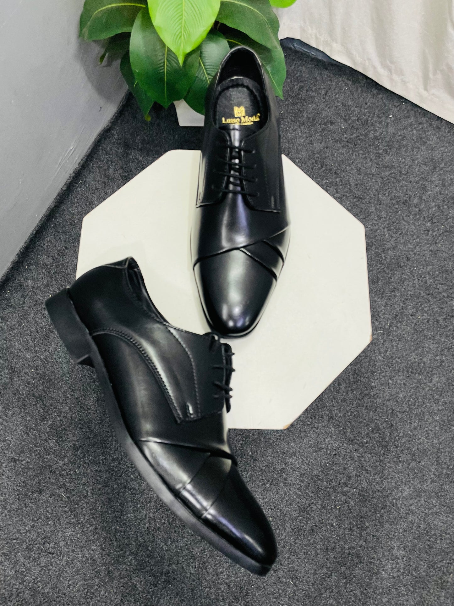 Elegant Black Leather Dress Shoe for Men - Perfect for Formal Occasions