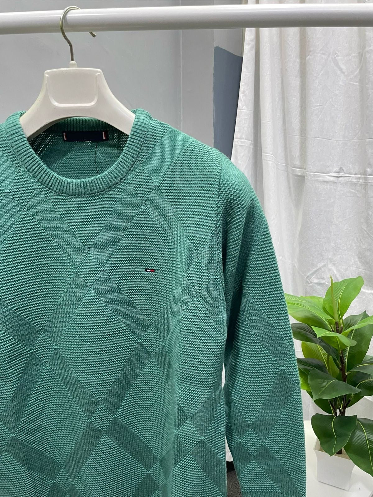 MEN’S SNUG GREEN SWEATER