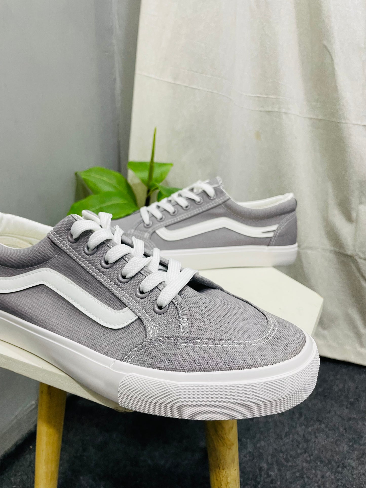 Men’s Greyish Thick Flat Sole Sneakers