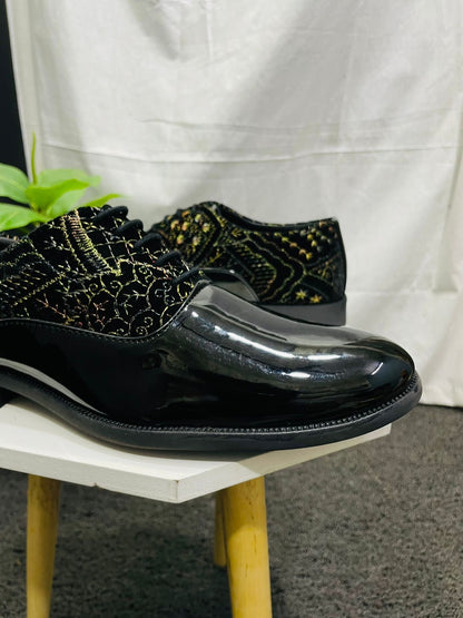 Men Embroidered Detail Lace-up
Front Dress Shoes