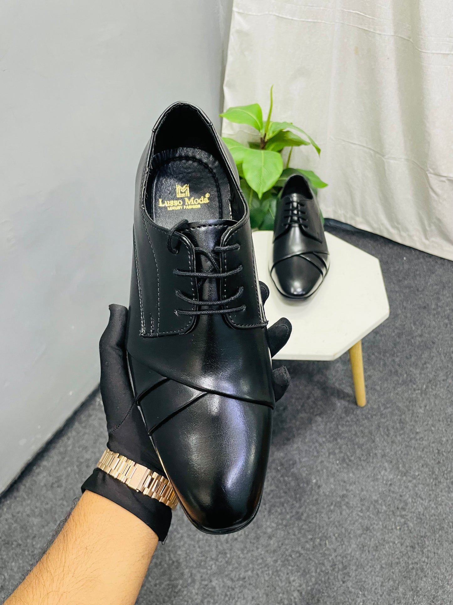 Elegant Black Leather Dress Shoe for Men - Perfect for Formal Occasions