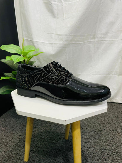 Men Embroidered Detail Lace-up
Front Dress Shoes