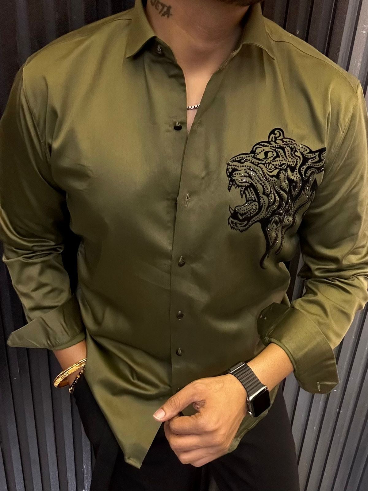 White Button-Up Shirt with Black Roaring Tiger Graphic – Branded Baba